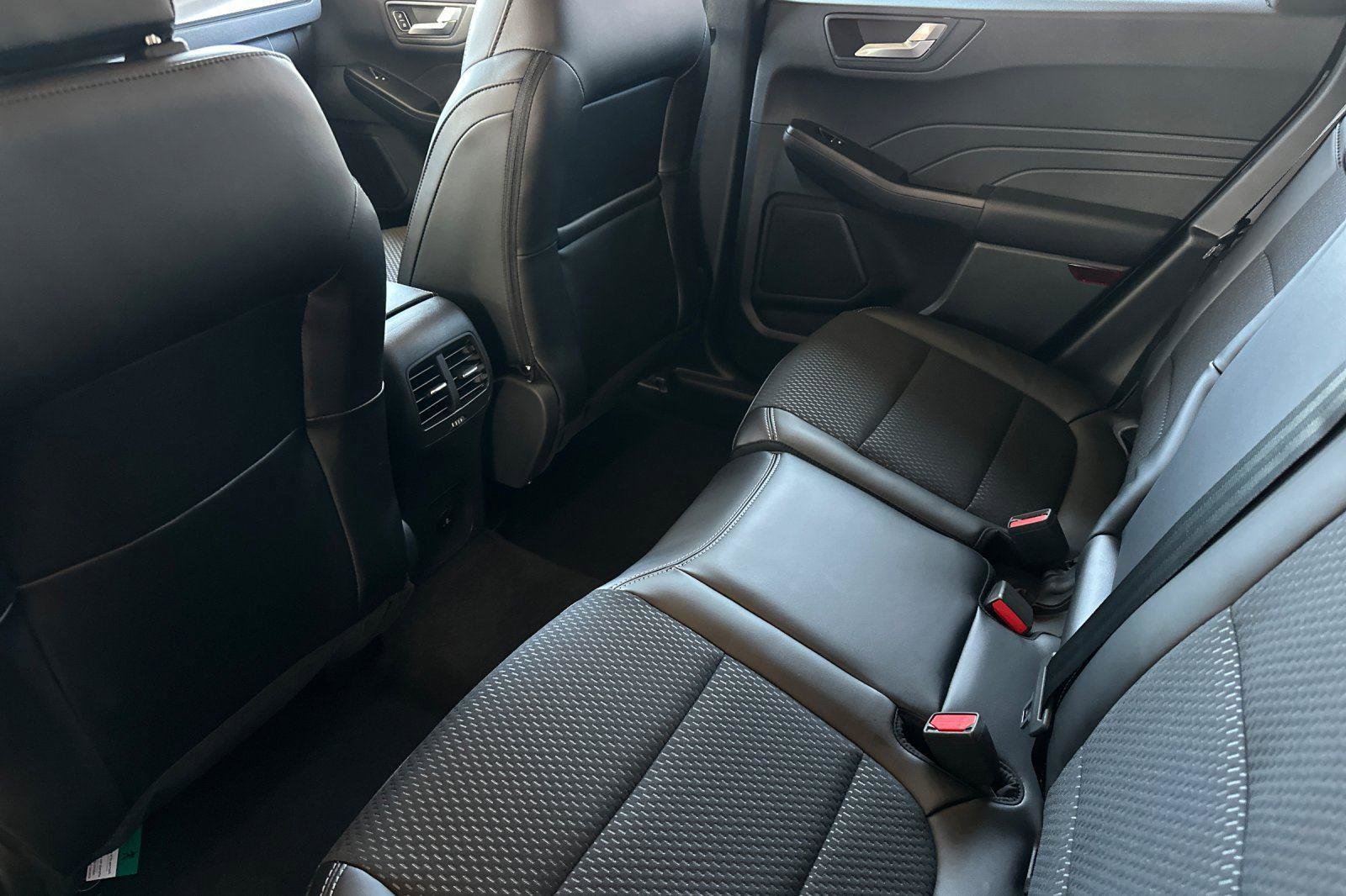 New 2025 Ford Escape SE image 9