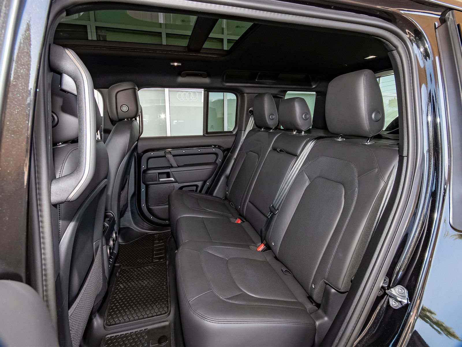 New 2026 Land Rover Defender 110 X-Dynamic SE AWD/4WD image 46