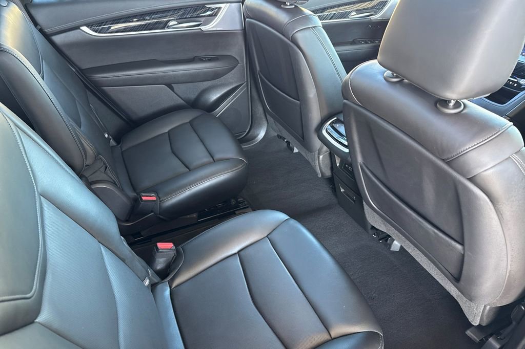 Used 2025 Cadillac XT6 Premium Luxury image 25