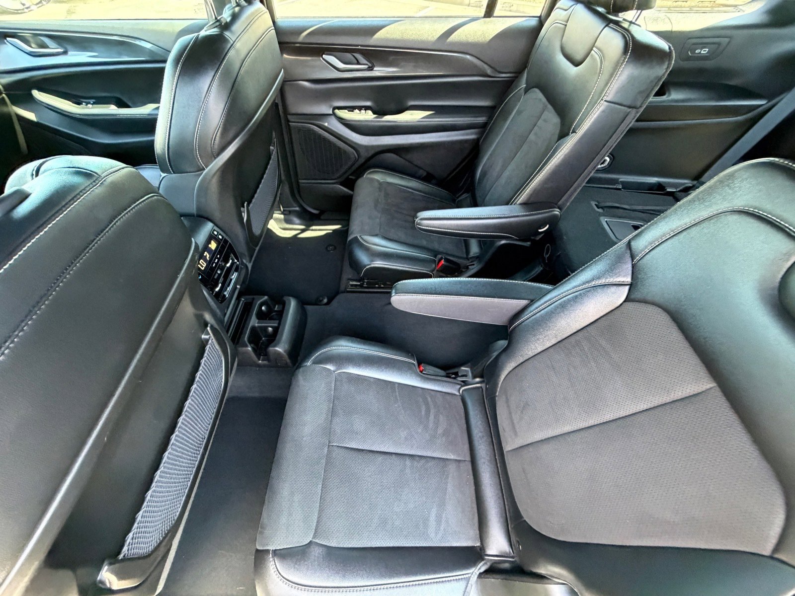 Used 2023 Jeep Grand Cherokee L Laredo AWD/4WD image 13
