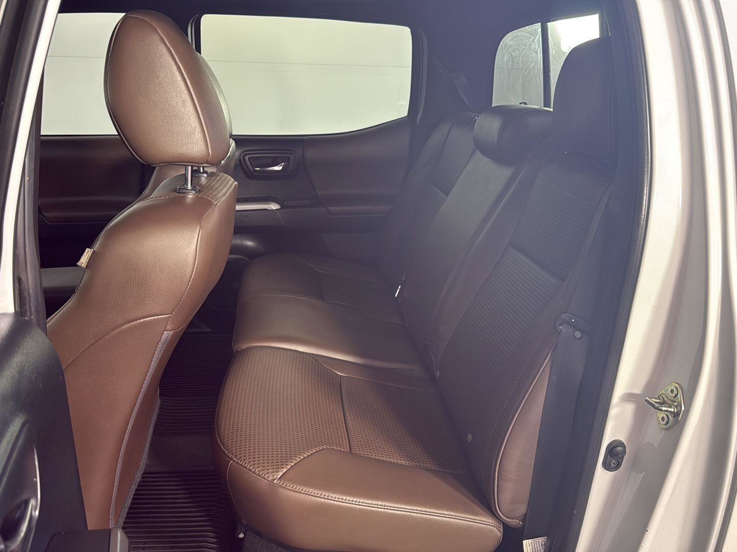 Used 2016 Toyota Tacoma Limited w/ Towing Package image 9