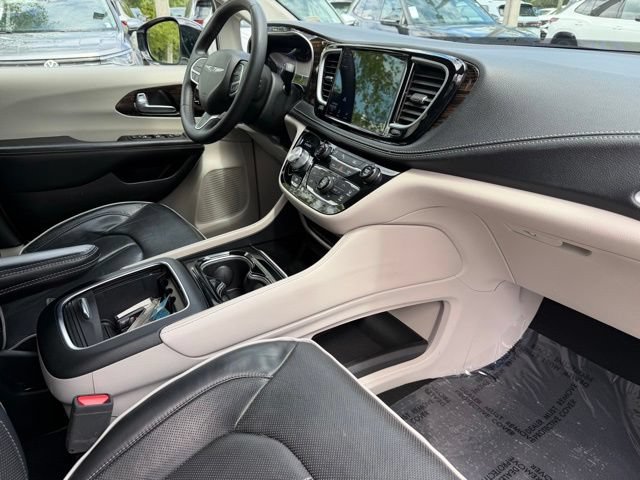 Used 2024 Chrysler Pacifica Limited FWD image 11