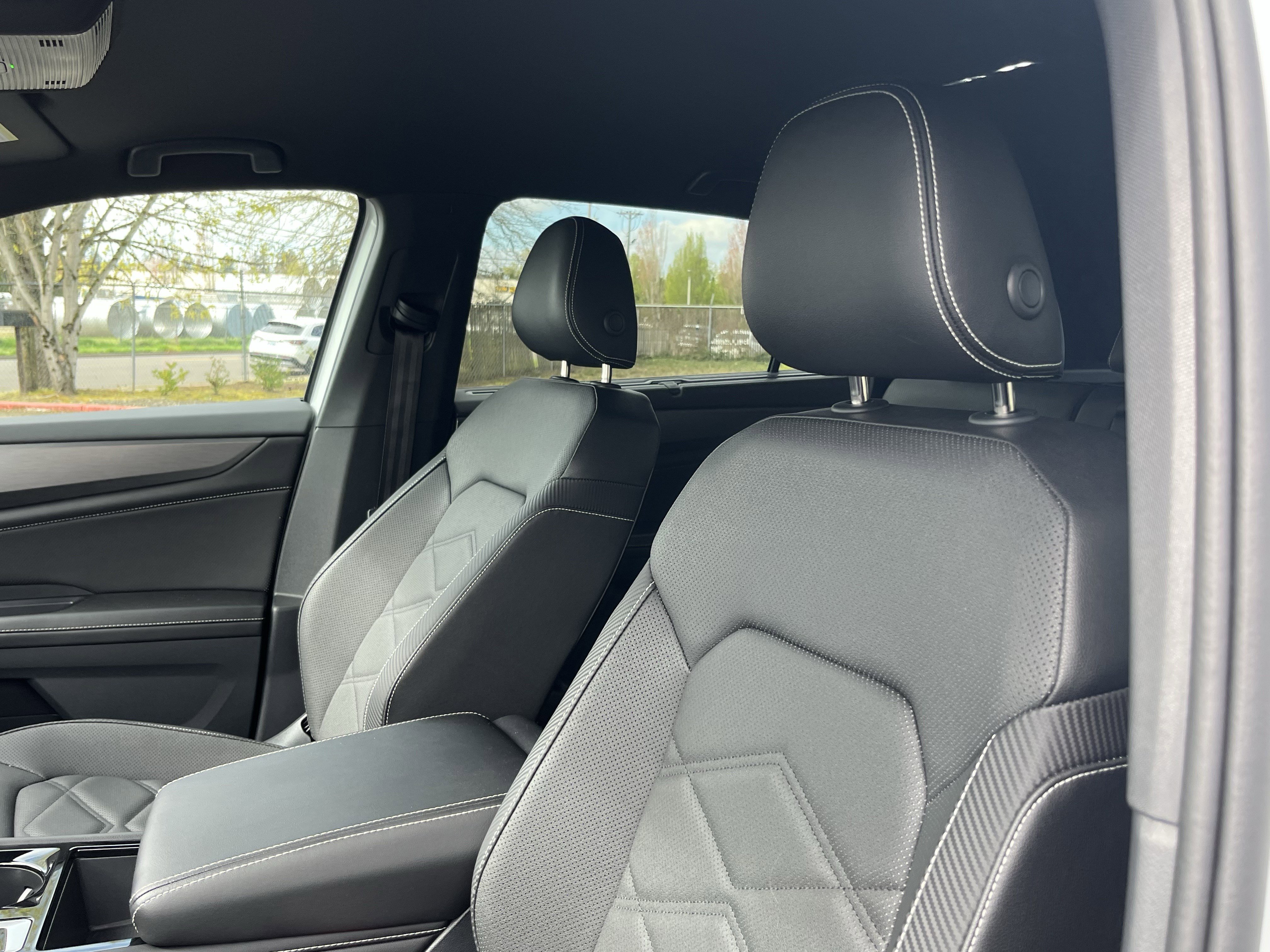 Used 2025 Volkswagen Atlas Cross Sport SE AWD/4WD image 17