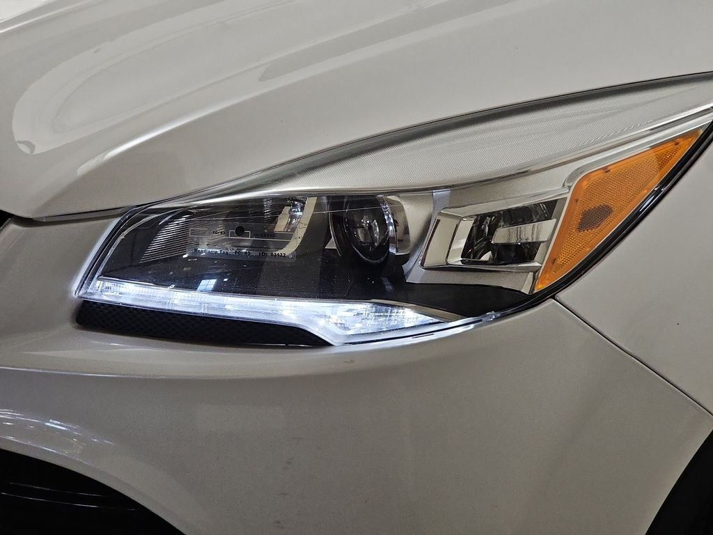 Used 2015 Ford Escape Titanium w/ Equipment Group 301A AWD/4WD image 32