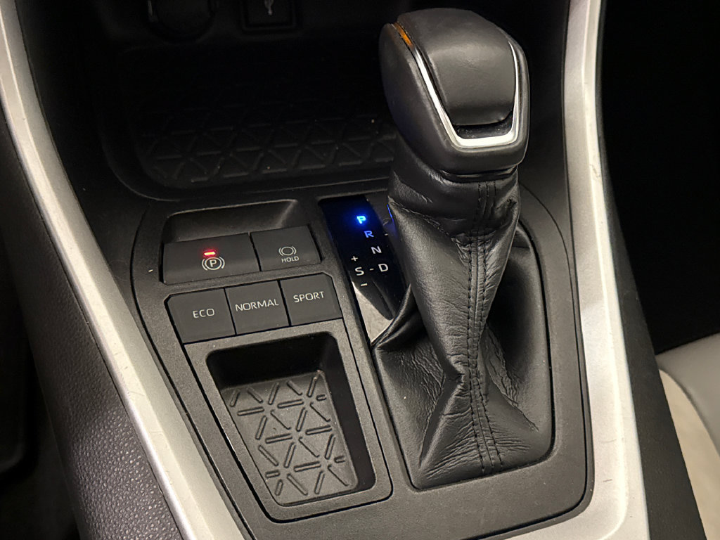 Used 2020 Toyota RAV4 XLE Premium FWD image 26
