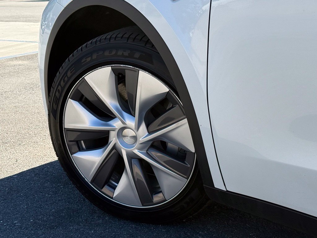 Used 2023 Tesla Model Y 2WD image 15