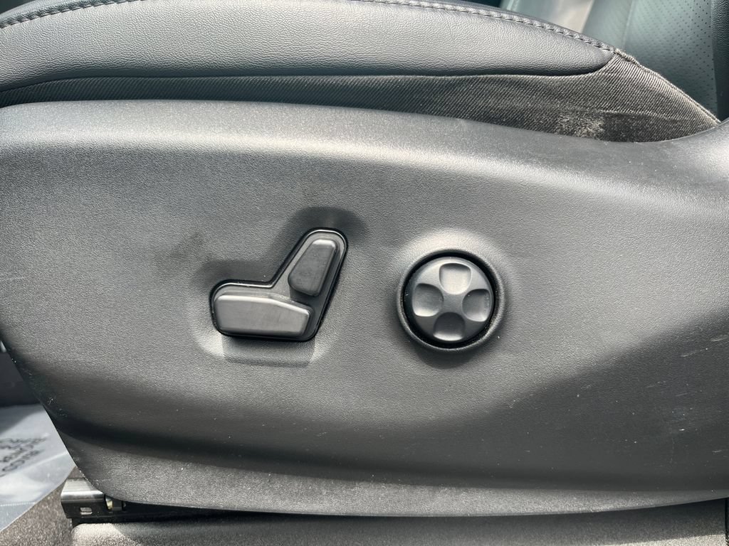 Used 2025 Chrysler Pacifica Select FWD image 18