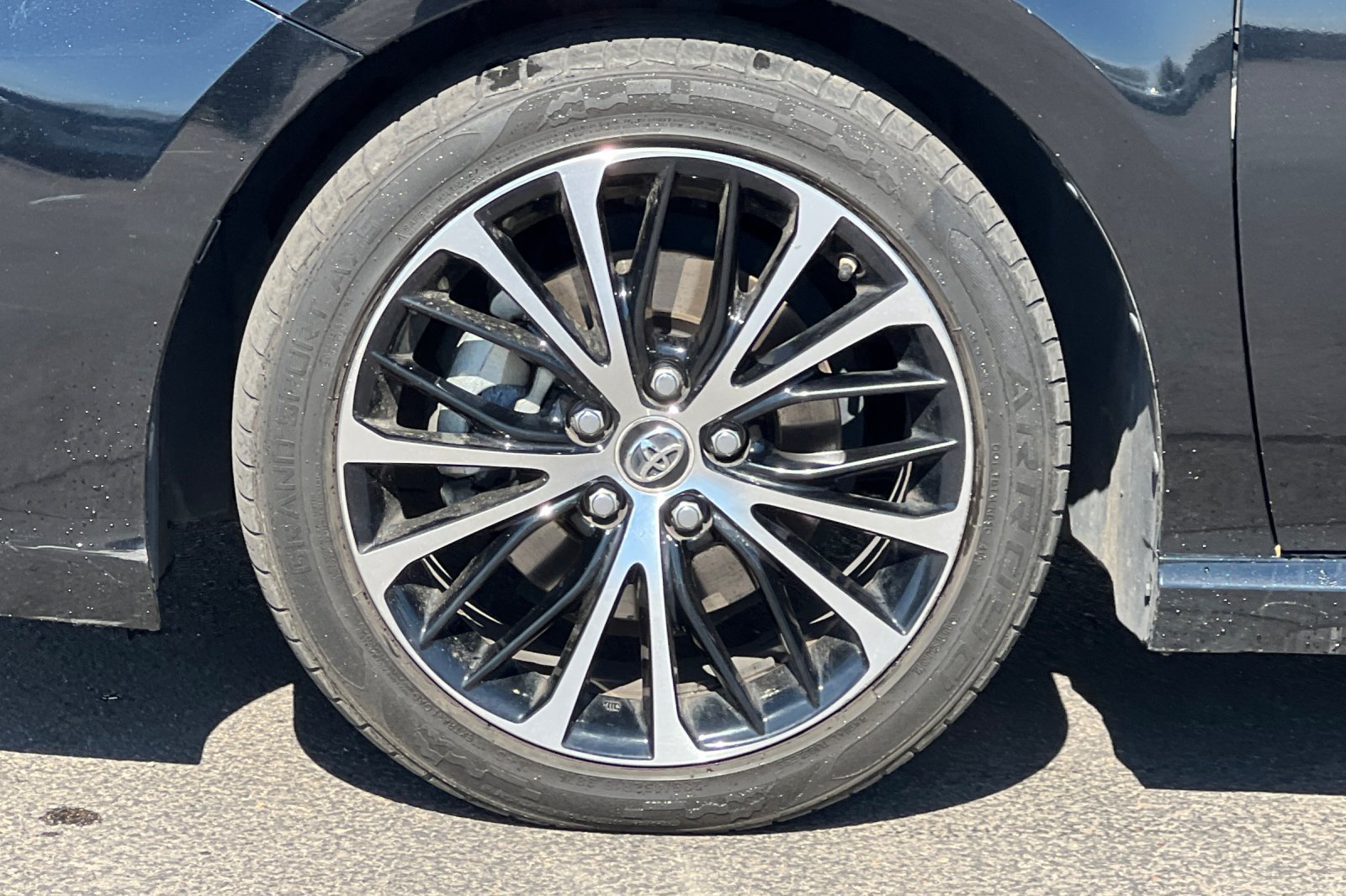 Used 2018 Toyota Camry SE FWD image 25