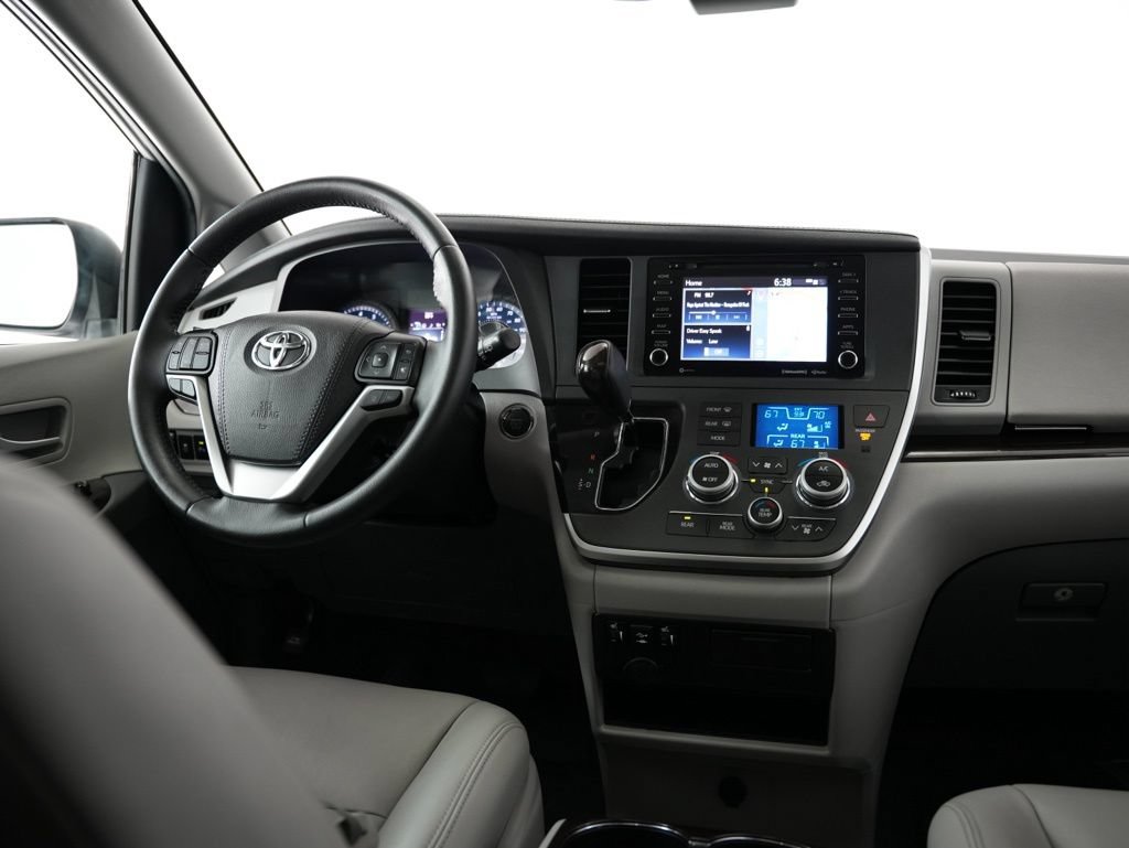 Used 2020 Toyota Sienna XLE w/ XLE Navigation Package FWD image 10