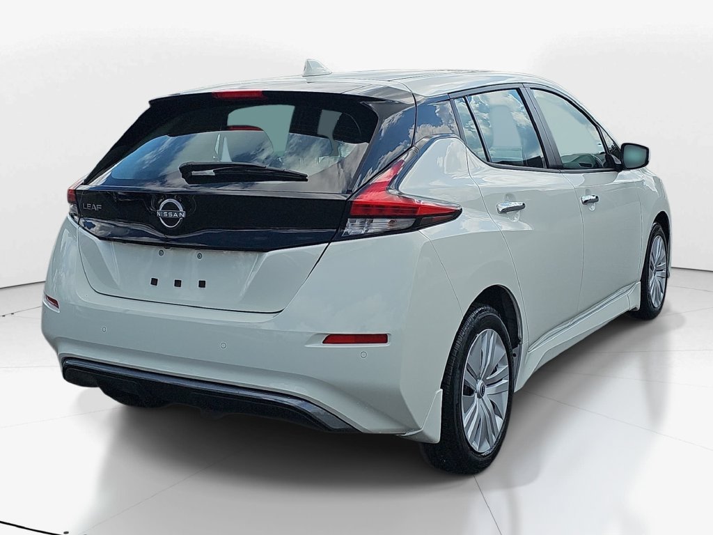 Used 2025 Nissan Leaf S FWD image 6