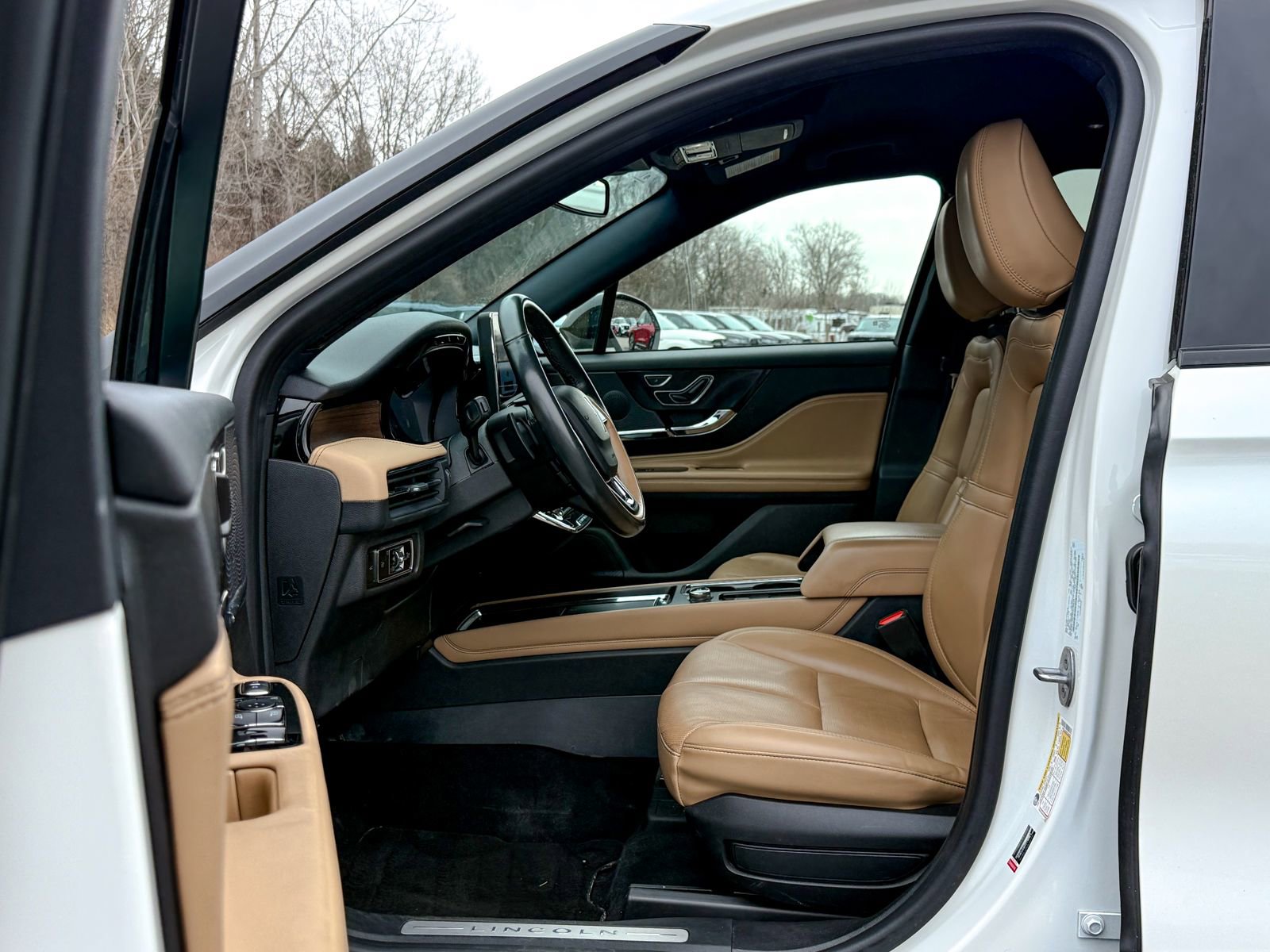 Used 2023 Lincoln Corsair Reserve w/ Jet Appearance Package image 18