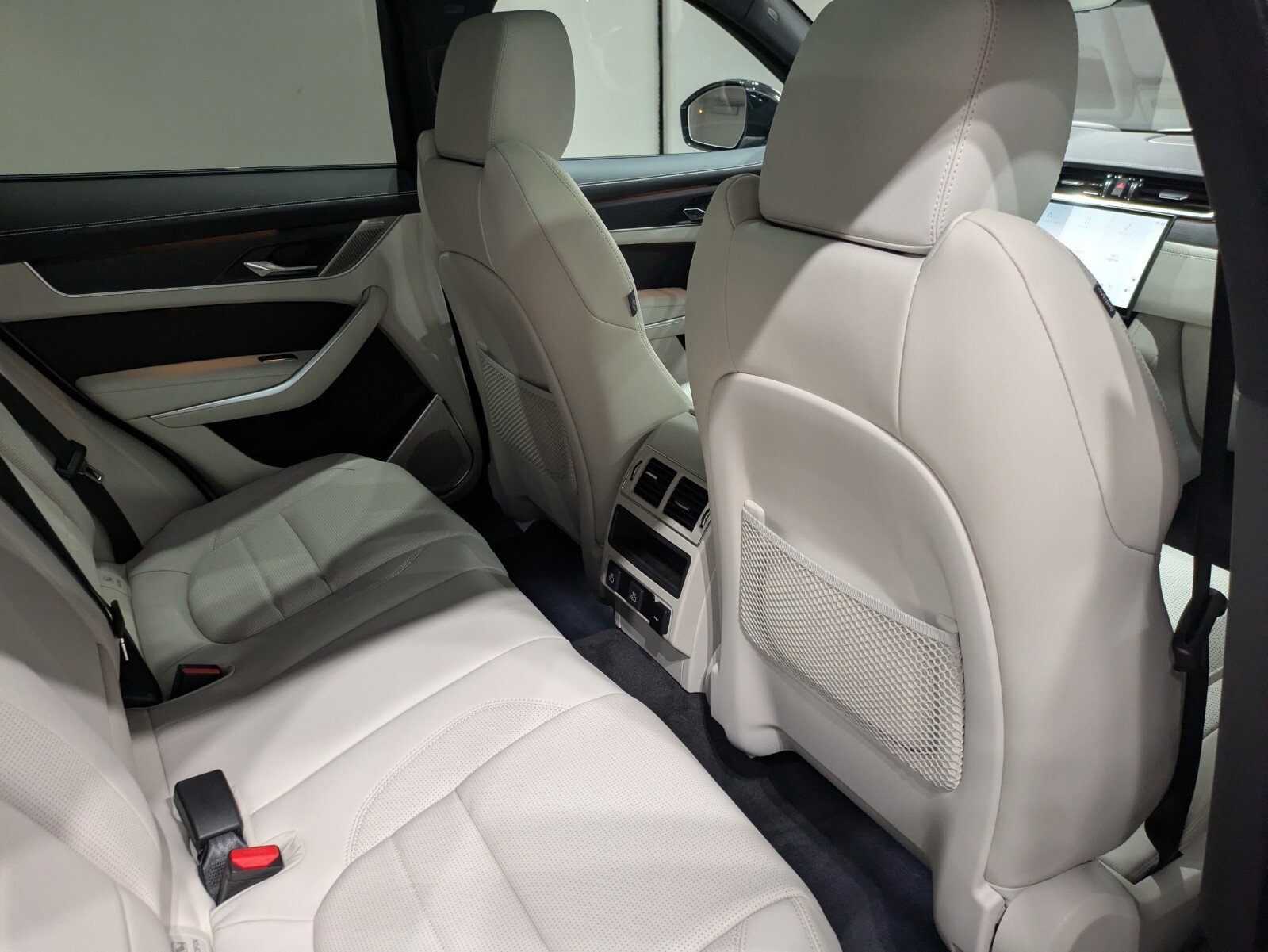 New 2026 Jaguar F-PACE R-Dynamic S image 22