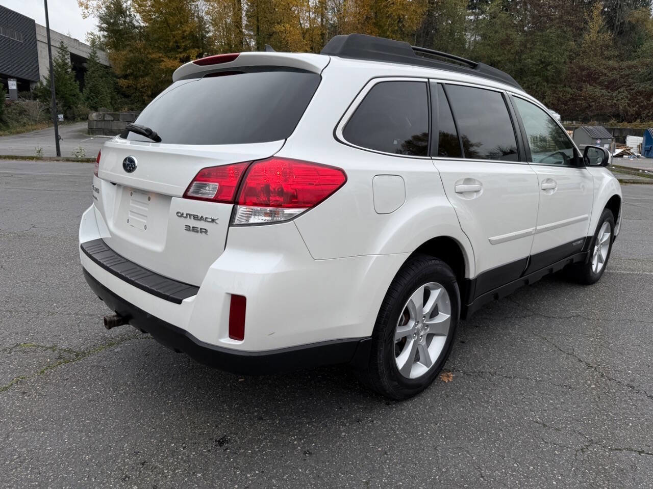 Used 2014 Subaru Outback 3.6R Limited w/ Moonroof Package image 24