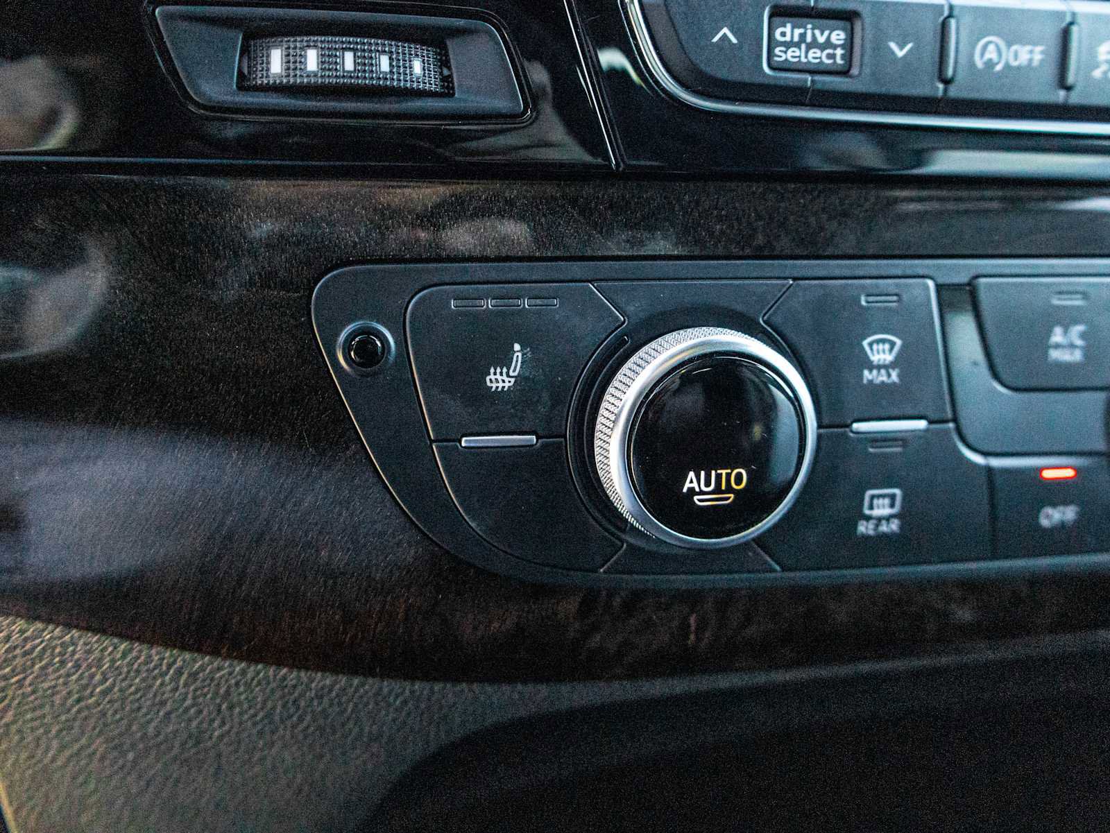 Used 2017 Audi Q7 3.0T Premium Plus image 38