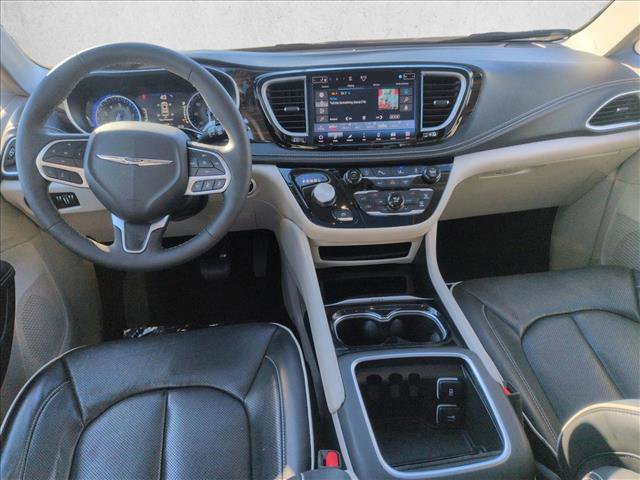 Used 2024 Chrysler Pacifica Limited image 18