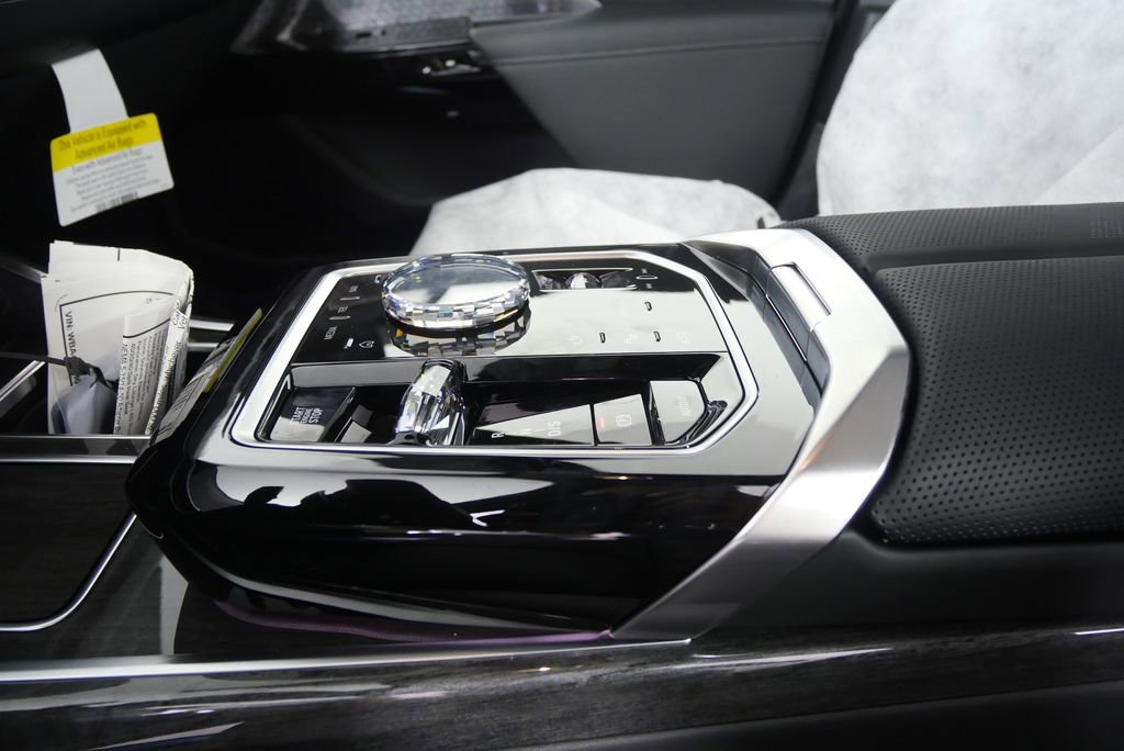 New 2026 BMW 750e xDrive w/ Executive Package image 23