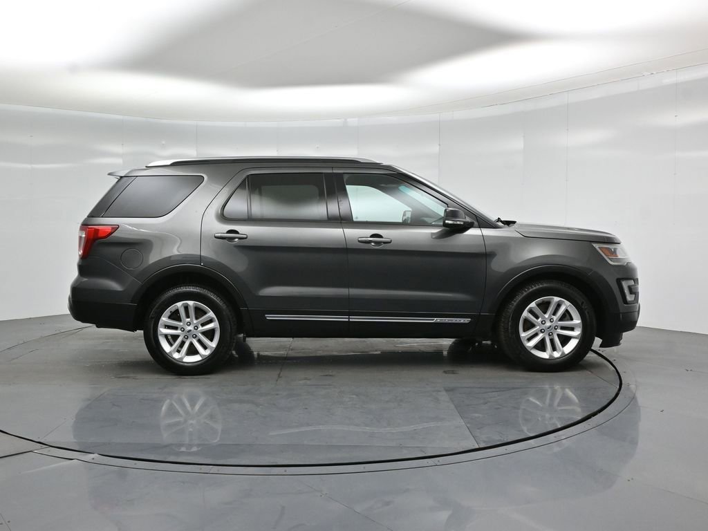 Certified 2017 Ford Explorer XLT w/ Equipment Group 202A FWD image 28