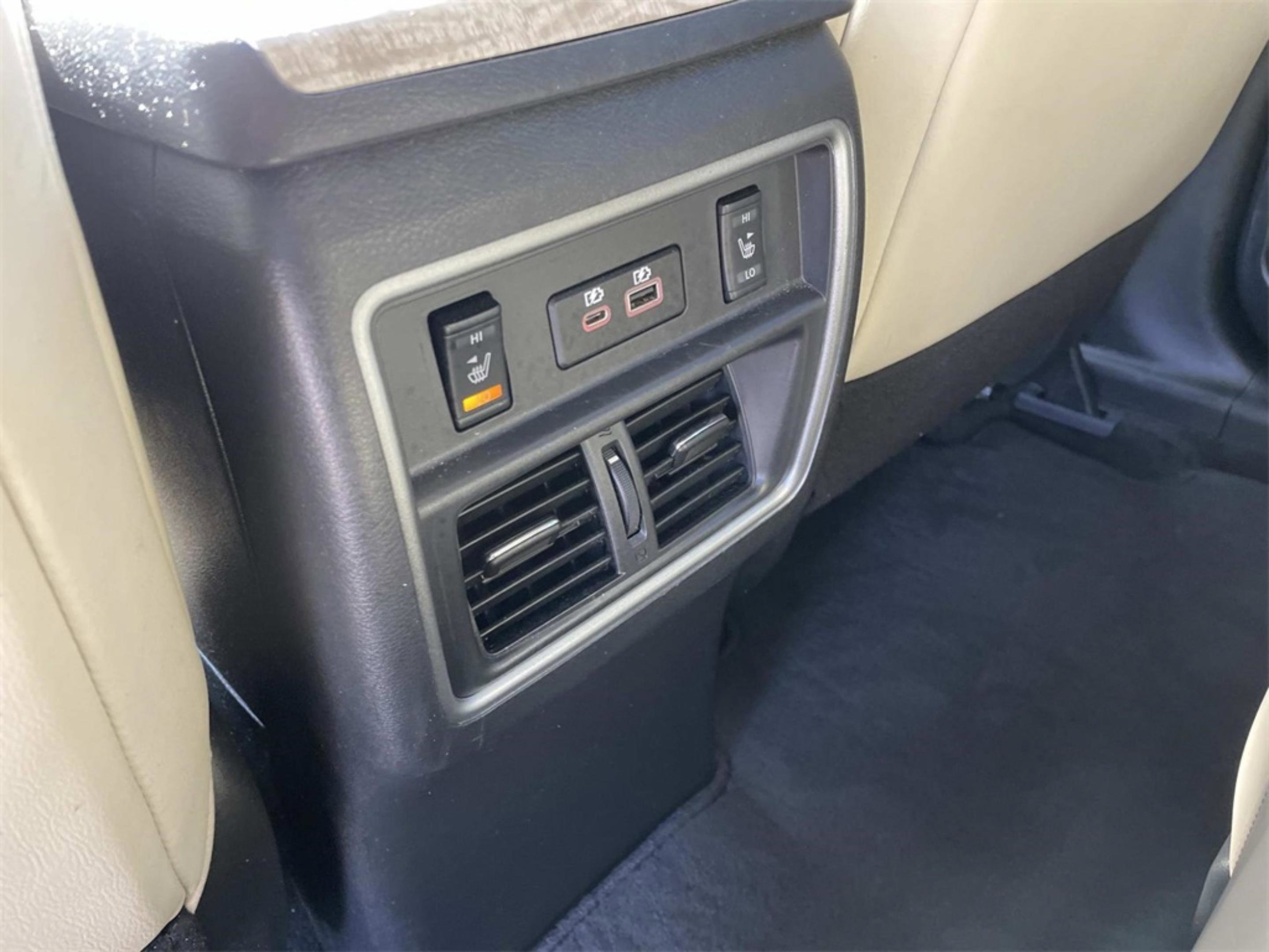 Used 2024 Nissan Murano SL image 9