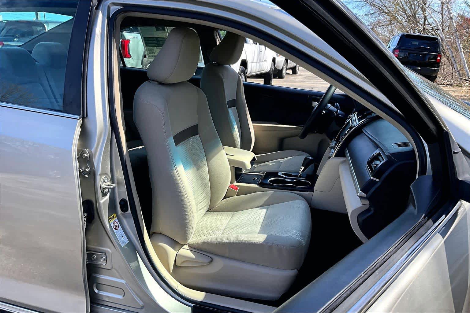 Used 2014 Toyota Camry LE FWD image 8
