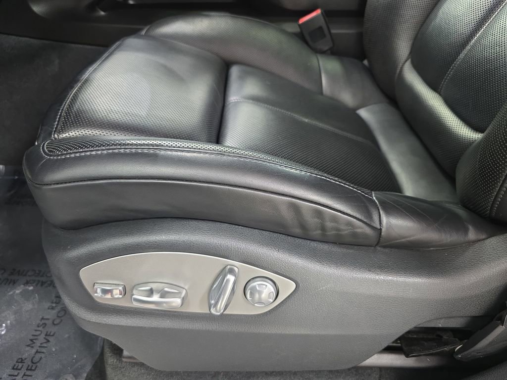 Used 2017 Porsche Cayenne S Platinum AWD/4WD image 23