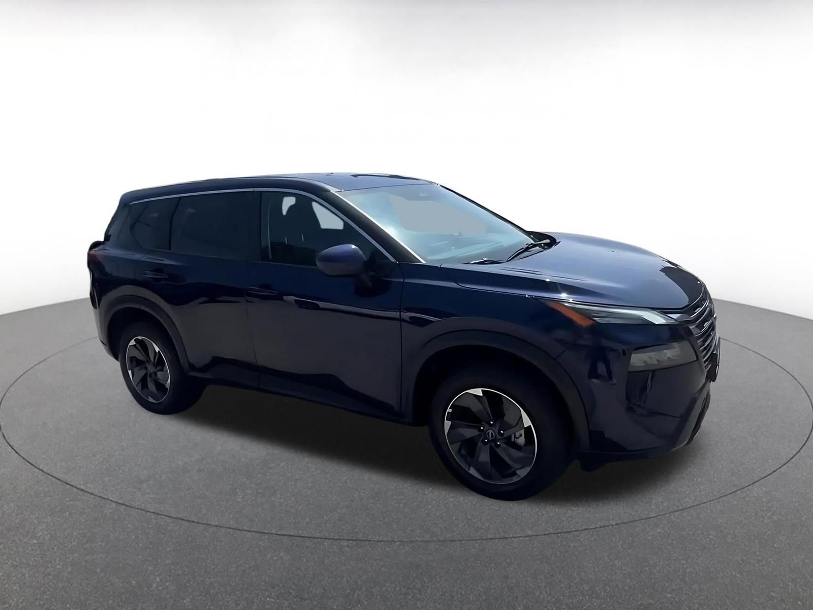 Used 2025 Nissan Rogue SV FWD image 2