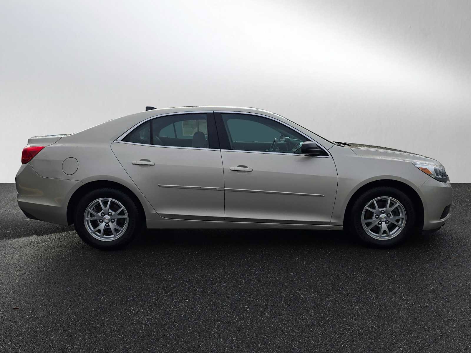 Used 2014 Chevrolet Malibu LS image 2