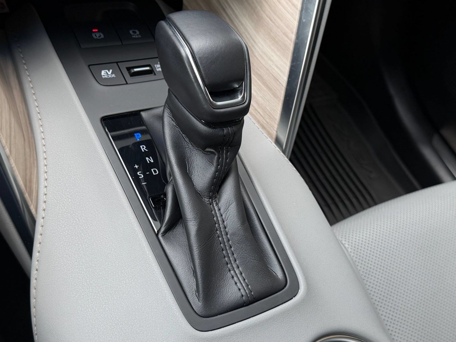 Used 2021 Toyota Venza Limited w/ Advanced Technology Package AWD/4WD image 18