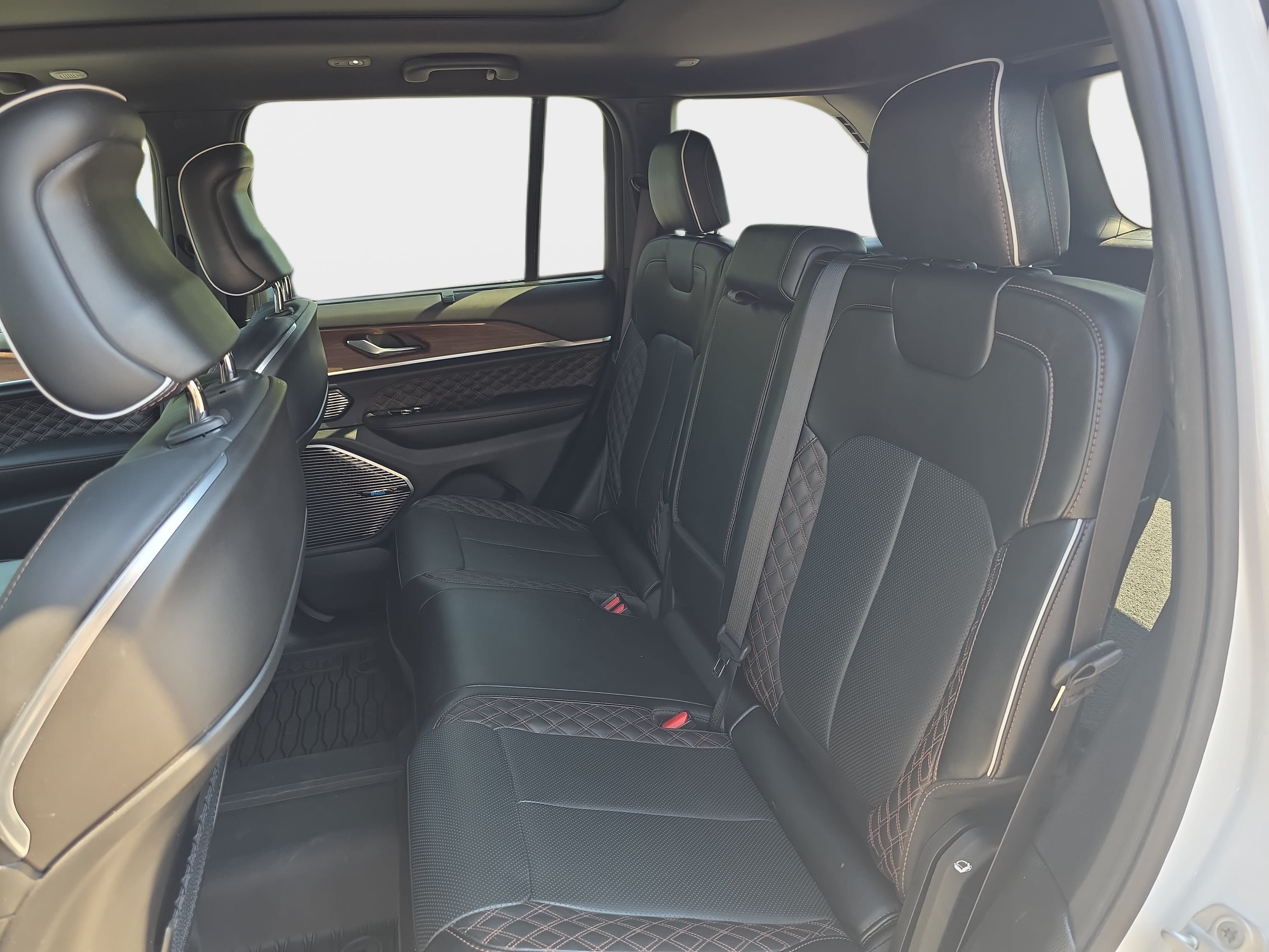 Used 2023 Jeep Grand Cherokee Summit w/ Adv Protech Group IV AWD/4WD image 12