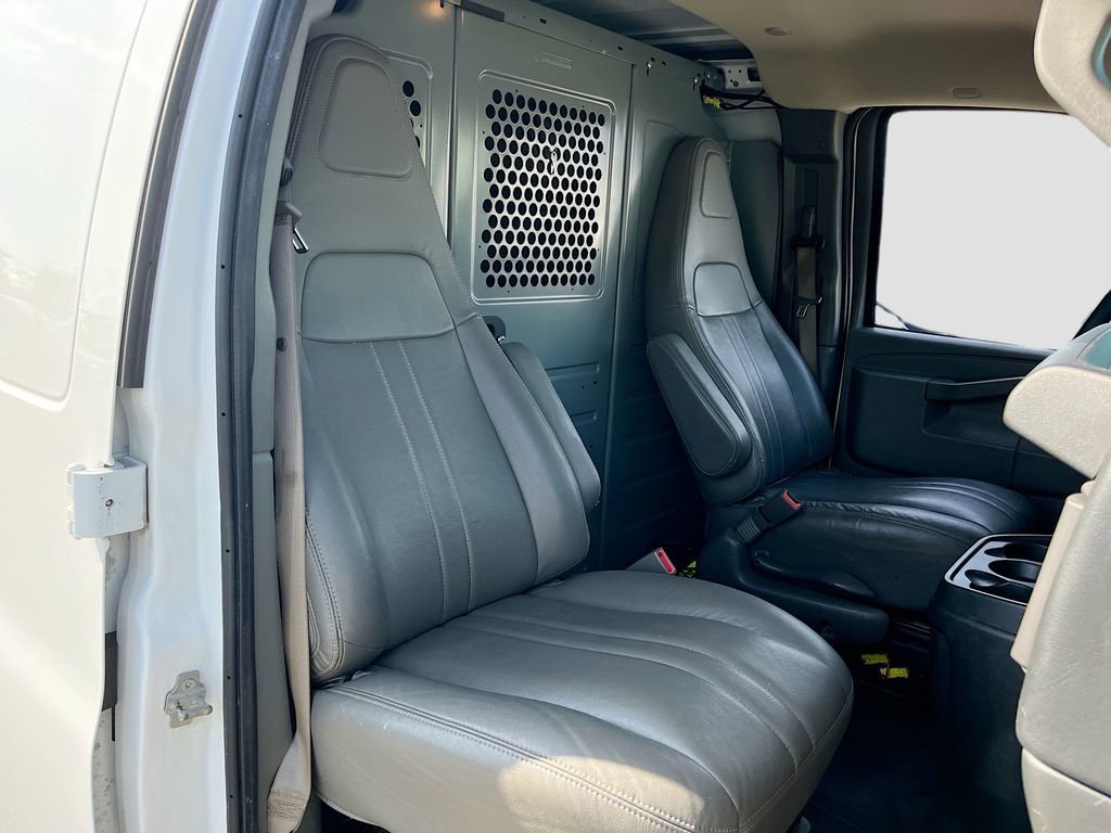 Used 2017 GMC Savana 2500 RWD image 22