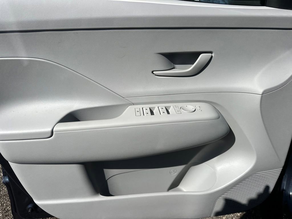 Used 2026 Hyundai Kona SE image 13