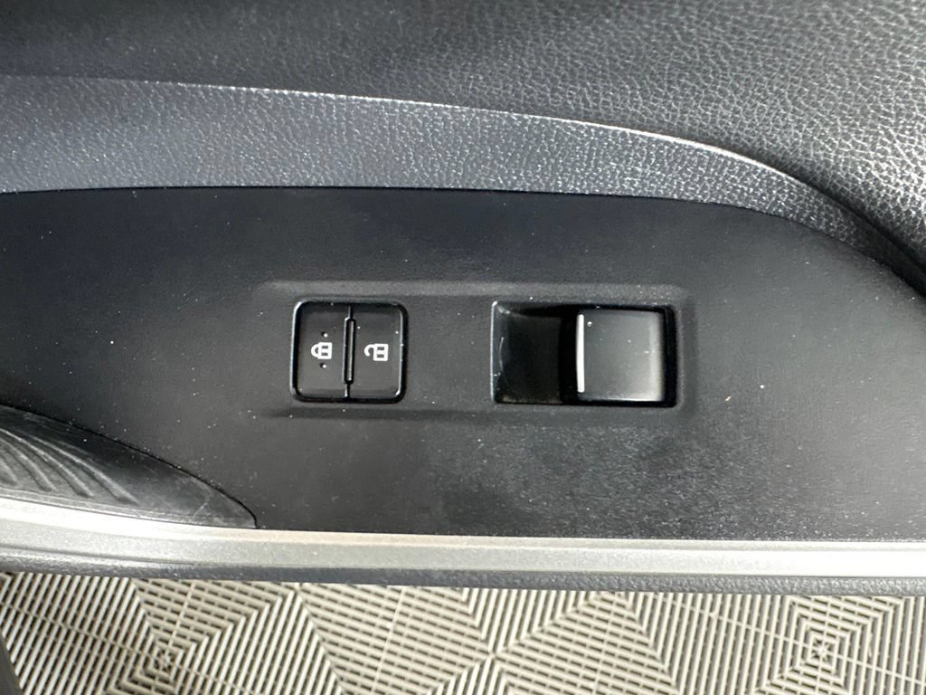 Used 2019 Toyota RAV4 Limited FWD image 35