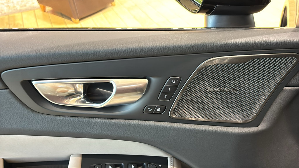 New 2027 Volvo XC60 B5 Plus AWD/4WD image 12