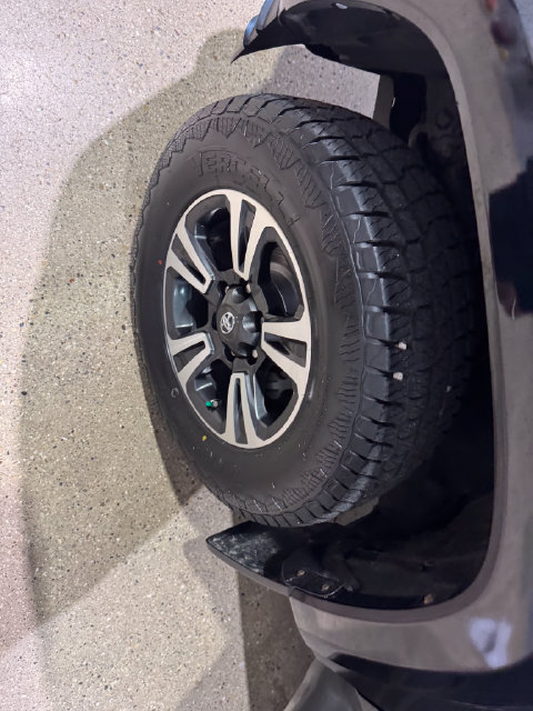 Used 2018 Toyota Tacoma TRD Sport AWD/4WD image 30