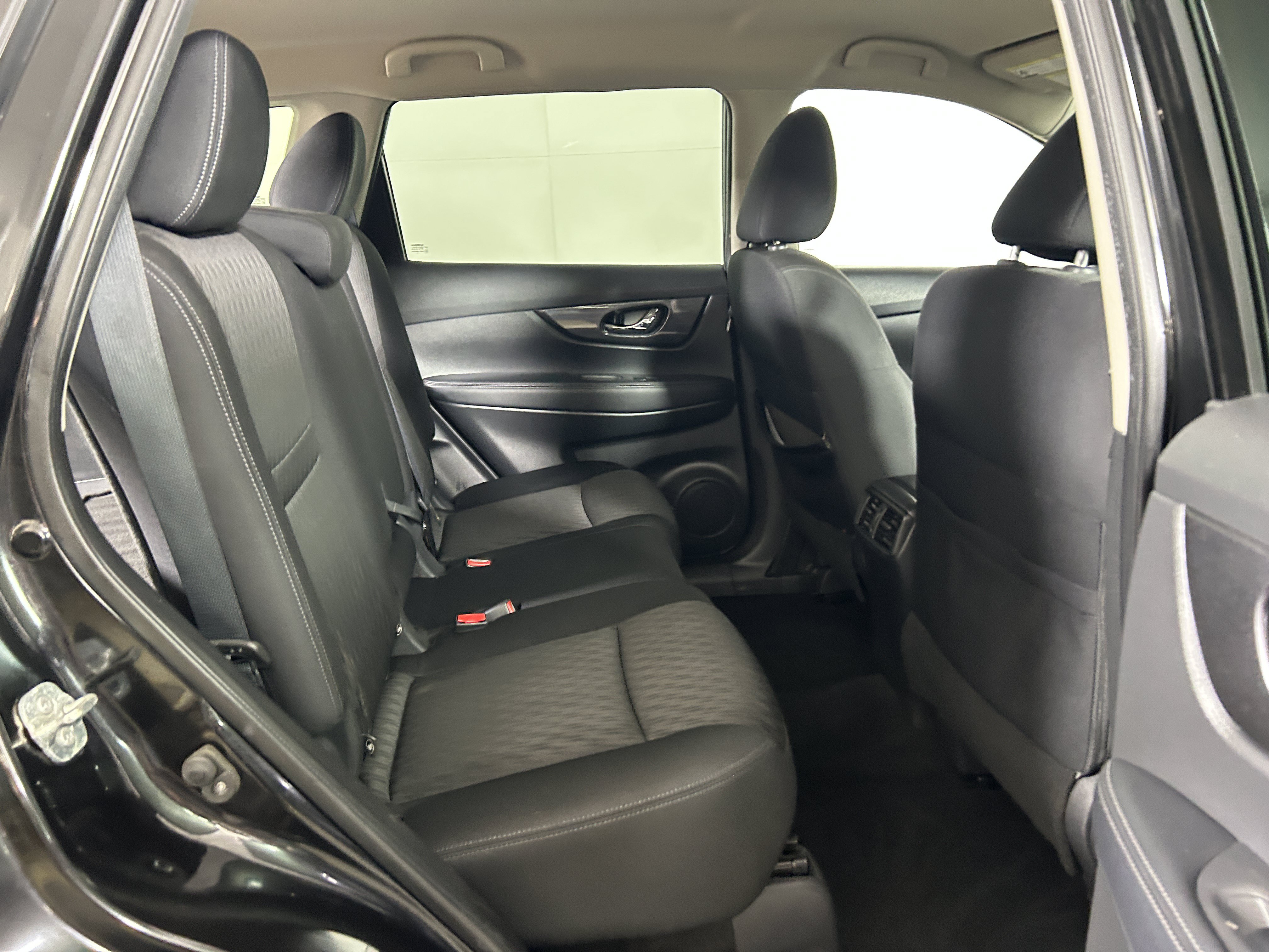 Used 2020 Nissan Rogue SV AWD/4WD image 25