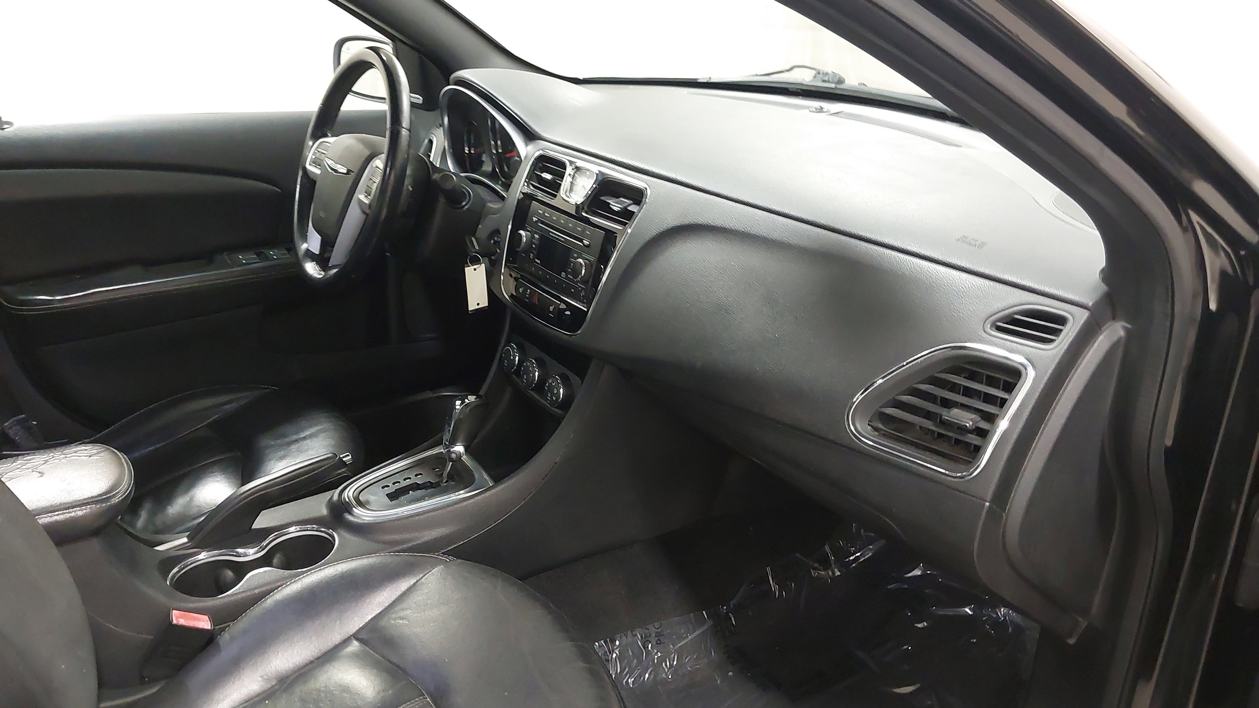 Used 2014 Chrysler 200 Limited image 28