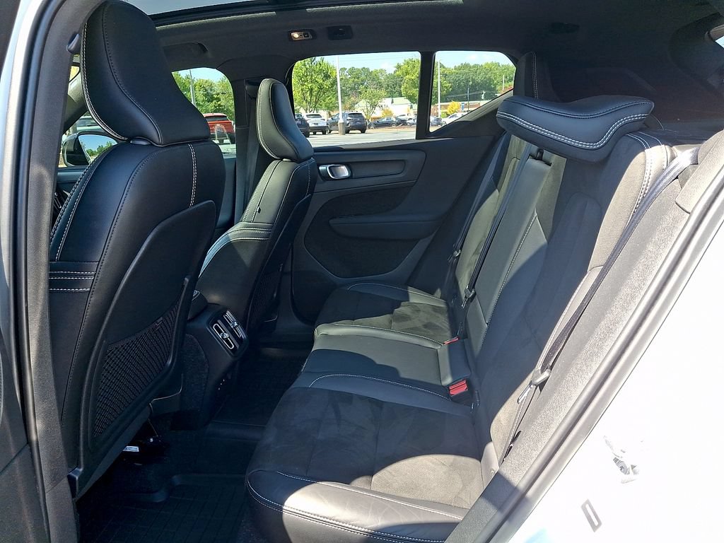 Used 2021 Volvo XC40 T5 R-Design w/ Climate Package AWD/4WD image 10