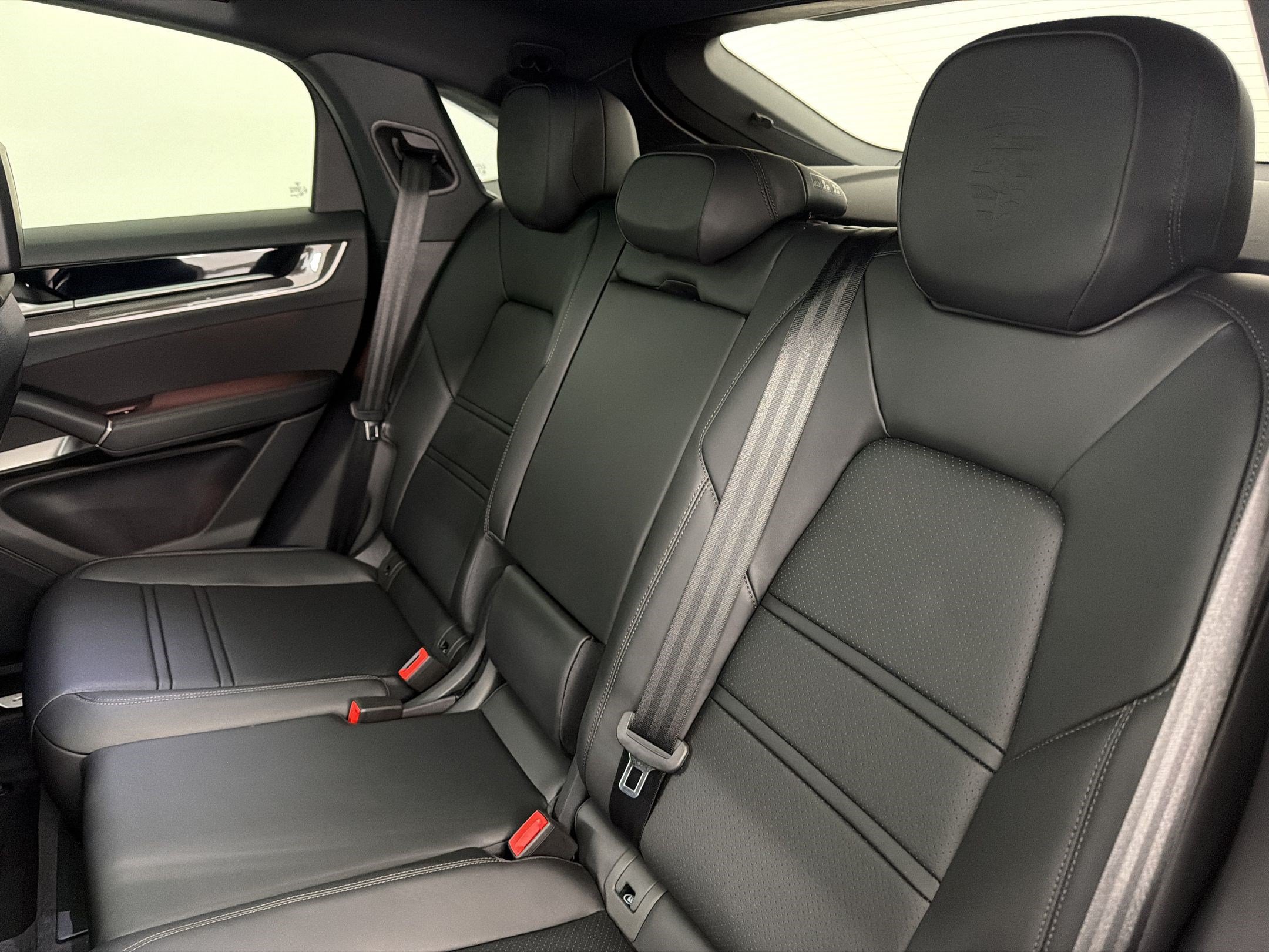 New 2026 Porsche Cayenne Coupe AWD/4WD image 26