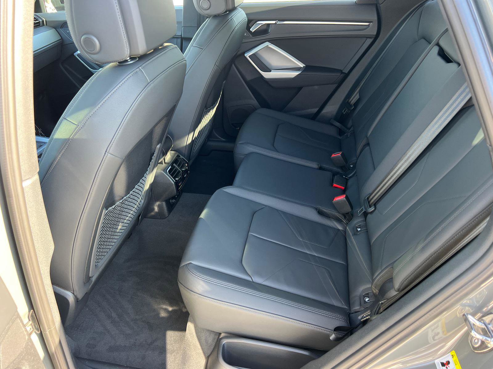 New 2025 Audi Q3 2.0T Premium image 14