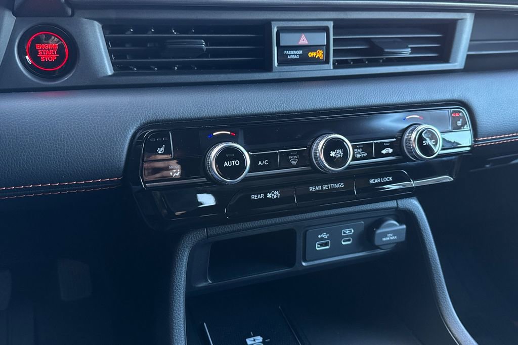 Used 2025 Honda Pilot TrailSport image 24