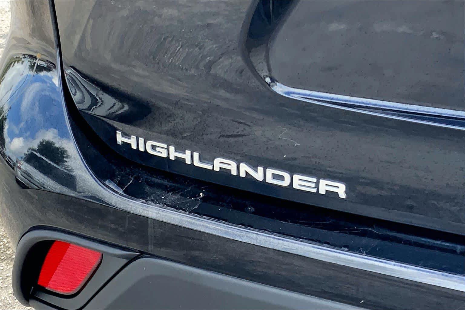 Used 2020 Toyota Highlander XLE AWD/4WD image 28