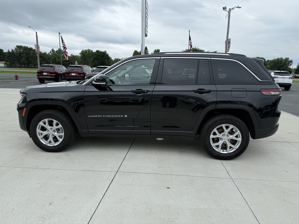 Used 2024 Jeep Grand Cherokee Limited AWD/4WD image 5