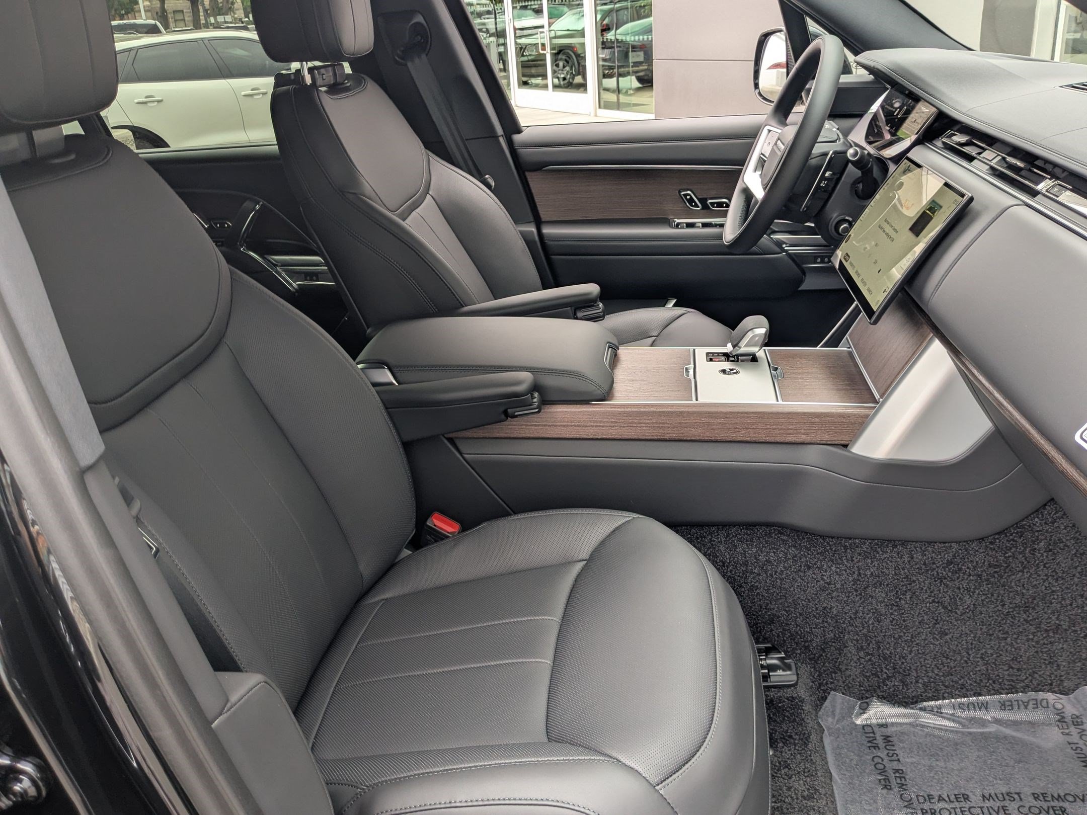 New 2026 Land Rover Range Rover Long Wheelbase SE AWD/4WD image 31
