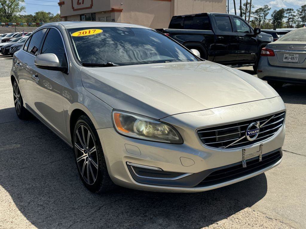 Used 2017 Volvo S60 T5 Inscription Platinum image 3