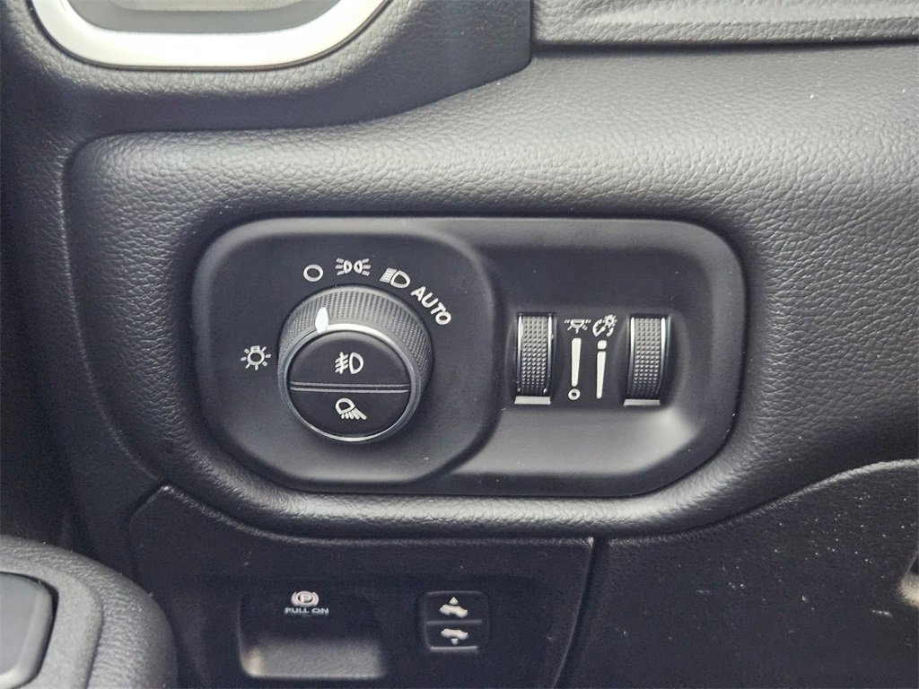 New 2026 RAM 1500 4x4 Crew Cab image 21