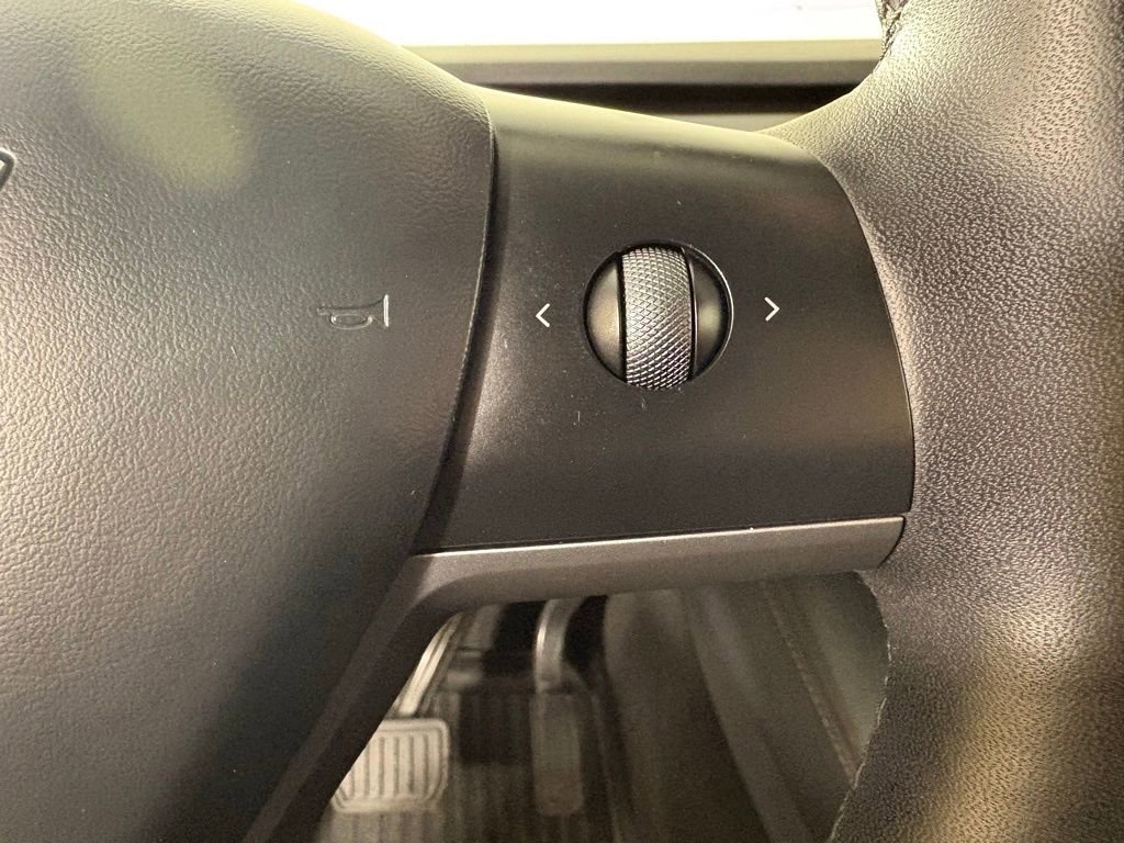 Used 2023 Tesla Model Y Long Range image 24