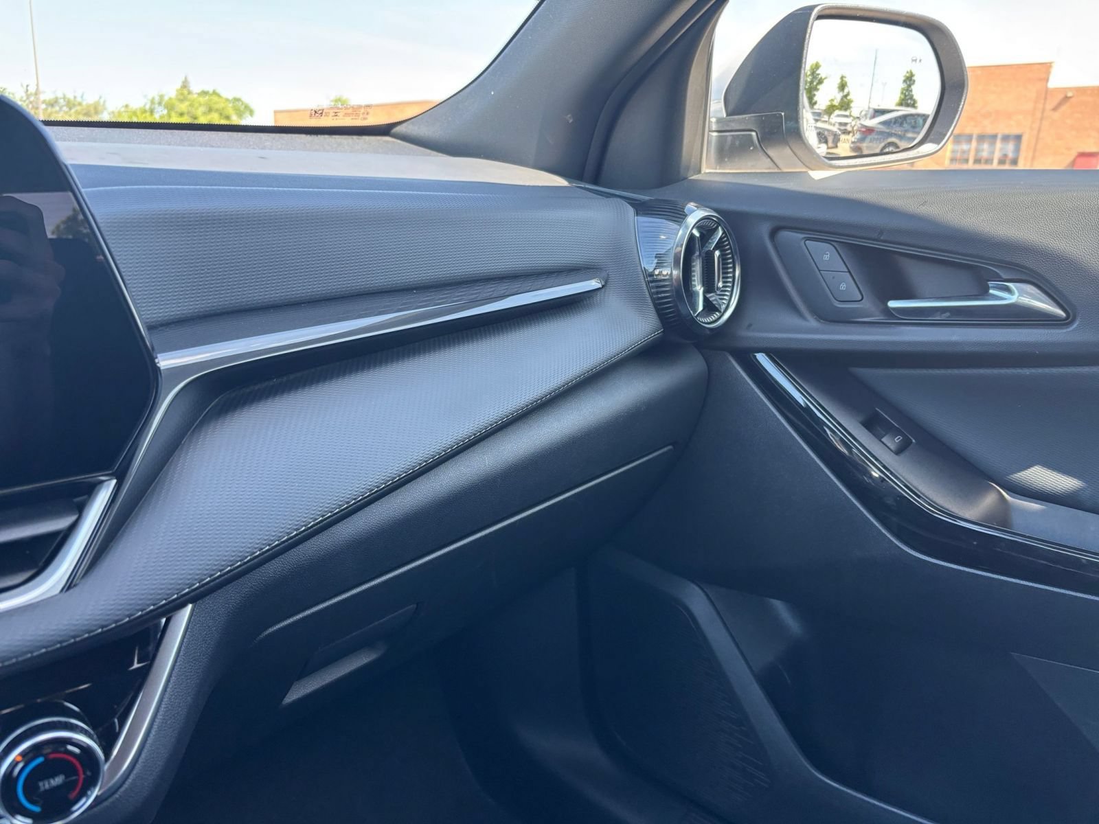 Used 2025 Chevrolet Equinox LT FWD image 35