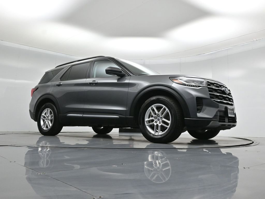Certified 2025 Ford Explorer Active image 4