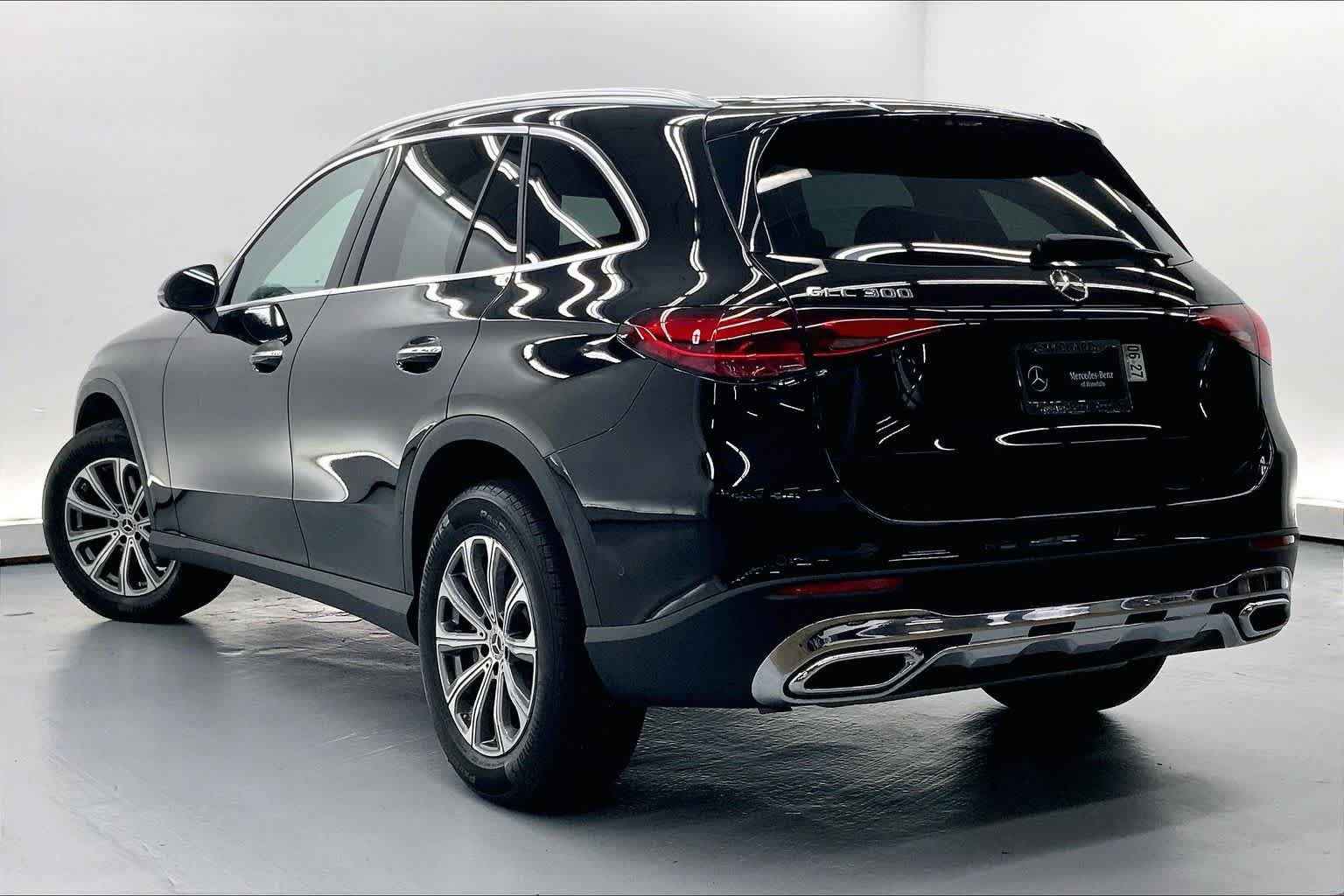 Used 2023 Mercedes-Benz GLC 300 image 3
