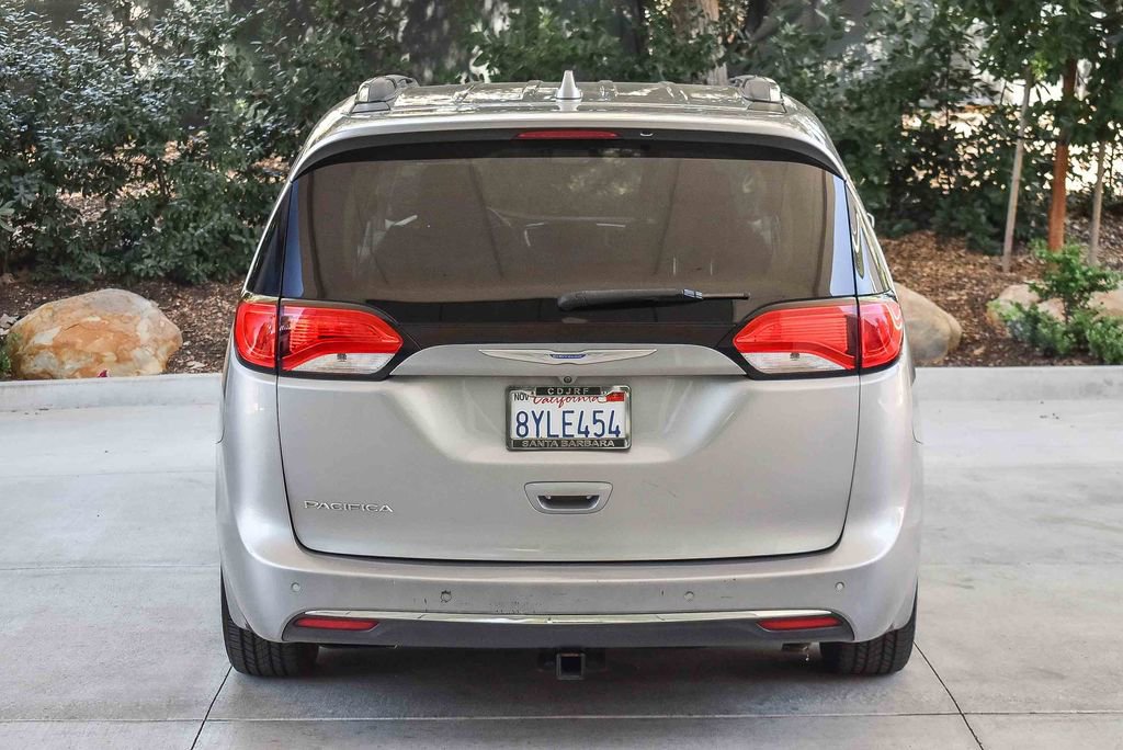 Used 2018 Chrysler Pacifica Touring-L image 5