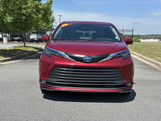 Used 2025 Toyota Sienna XLE FWD video 2